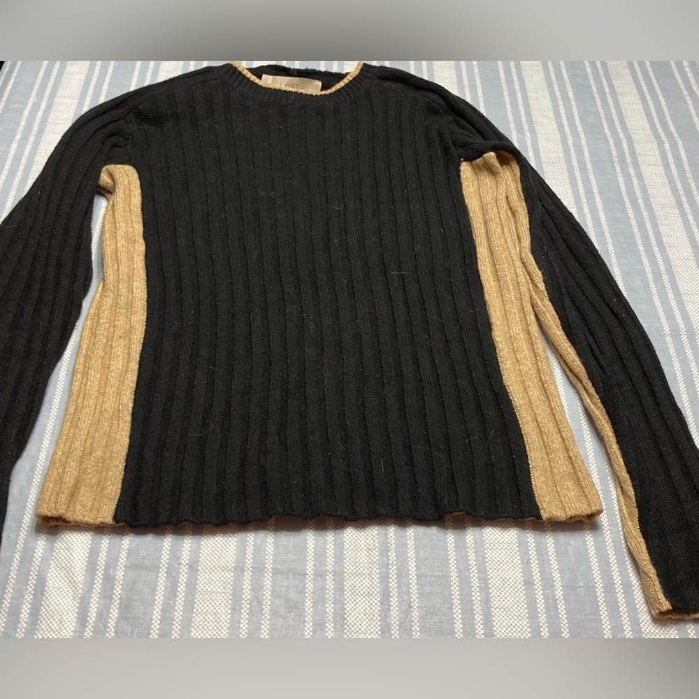 💛TODAY***$16***Loft ribbed black and tan sweater.